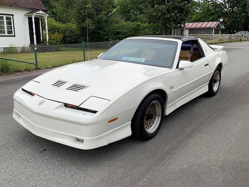 Vit Begagnad 1988 Pontiac Firebird | 114 900 kr - Bild 1/4