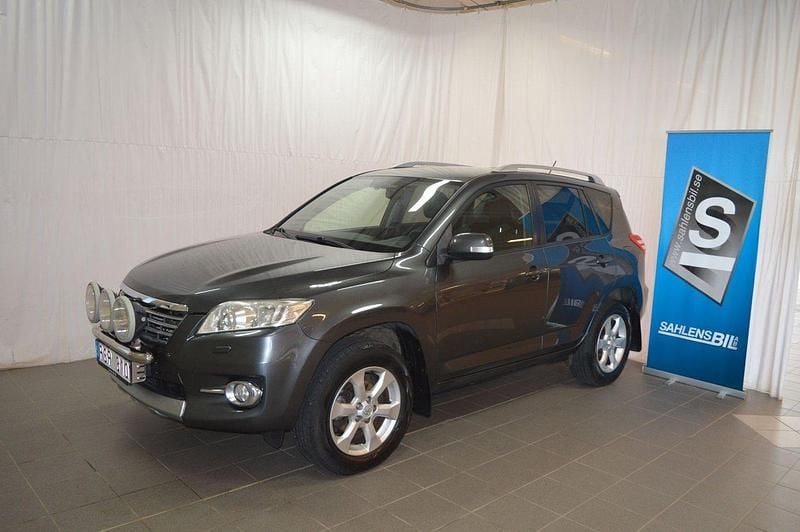 Mörkgrå Begagnad 2011 Toyota RAV4 SUV | 109 000 kr (Lite dyr) - Bild 1/4