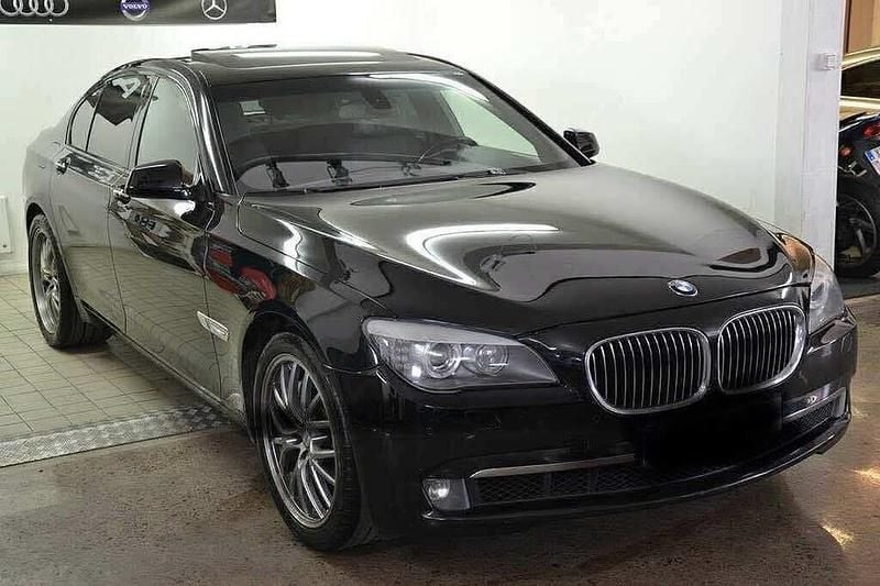 Begagnad 2009 BMW 750 Sedan | 1 234 kr - Bild 1/4