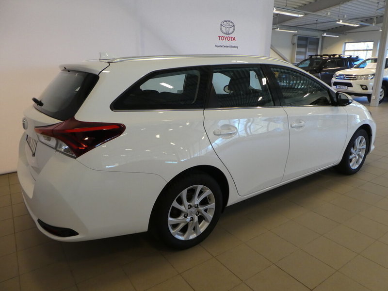 Begagnad 2017 Toyota Auris Touring Sports 1.2 Benzin 116