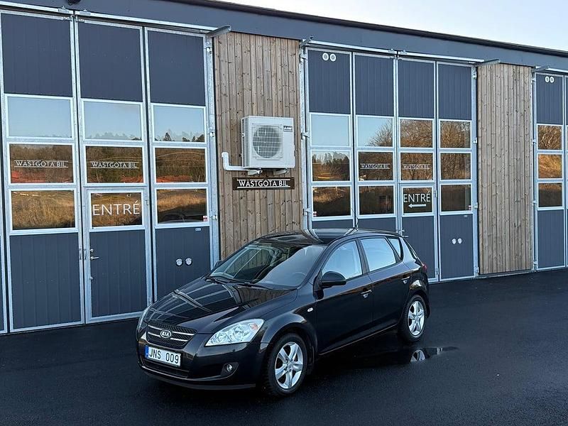 Svart Begagnad 2008 Kia Ceed EX Halvkombi | 67 500 kr (Marknadspris) - Bild 1/4