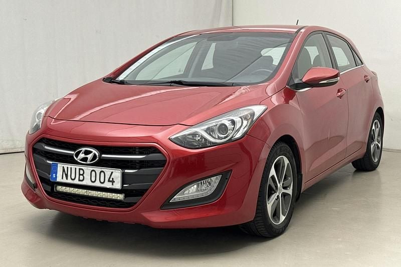 Röd Begagnad 2015 Hyundai i30 Comfort | 70 000 kr - Bild 1/4