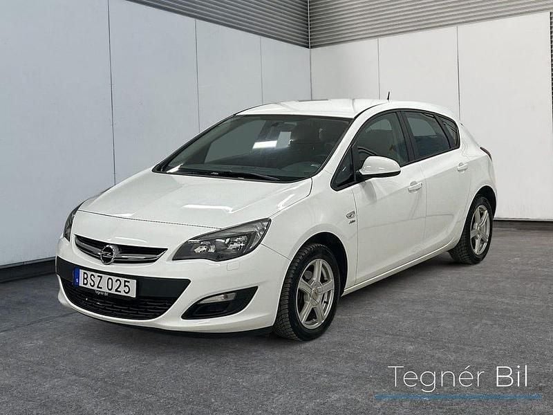 Vit Begagnad 2014 Opel Astra Halvkombi | 69 800 kr (Marknadspris) - Bild 1/4