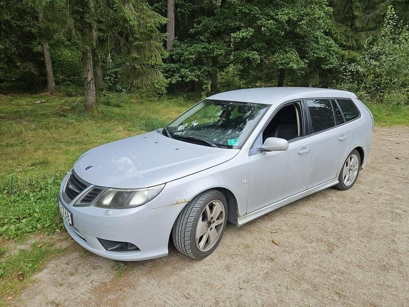 Grå Begagnad 2008 Saab 9-3 Linear Kombi | 20 000 kr (Marknadspris) - Bild 1/4