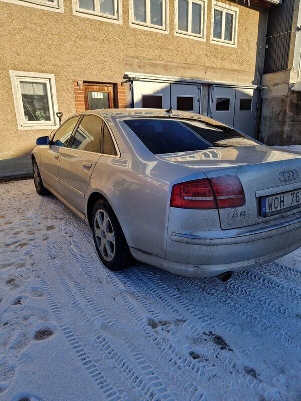 Silver Begagnad 2003 Audi A8 Sedan | 55 000 kr - Bild 1/4
