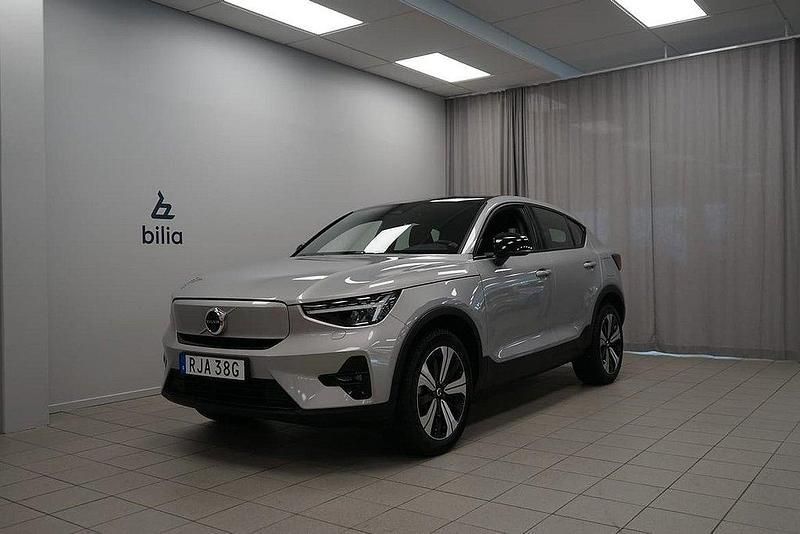 Silver Begagnad 2023 Volvo EC40 Plus SUV | 349 900 kr (Marknadspris) - Bild 1/4