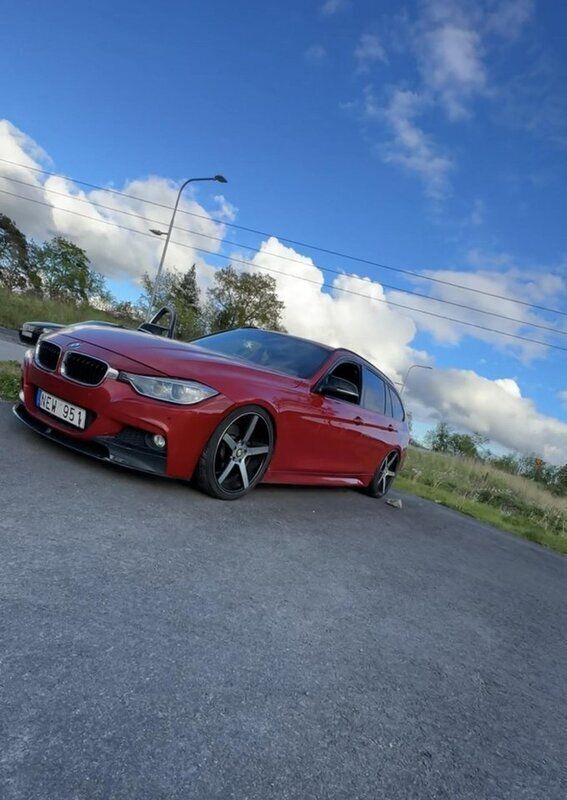 Röd Begagnad 2013 BMW 328 M Sport Kombi | 160 000 kr (Marknadspris) - Bild 1/4
