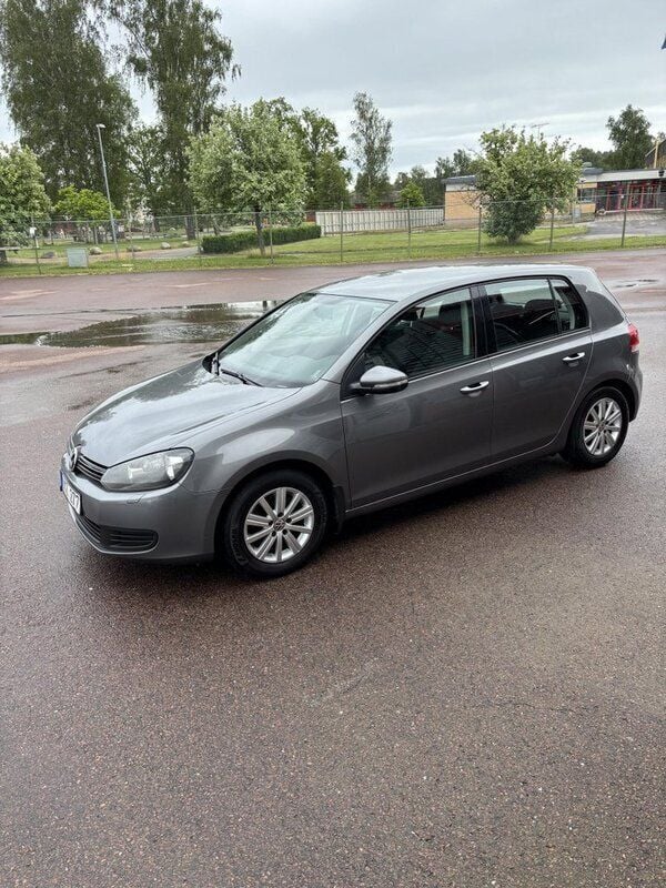 Grå Begagnad 2012 VW Golf VII Halvkombi | 55 000 kr (Bra pris) - Bild 1/4