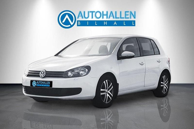 Vit Begagnad 2011 VW Golf VI Halvkombi | 67 898 kr (Marknadspris) - Bild 1/4
