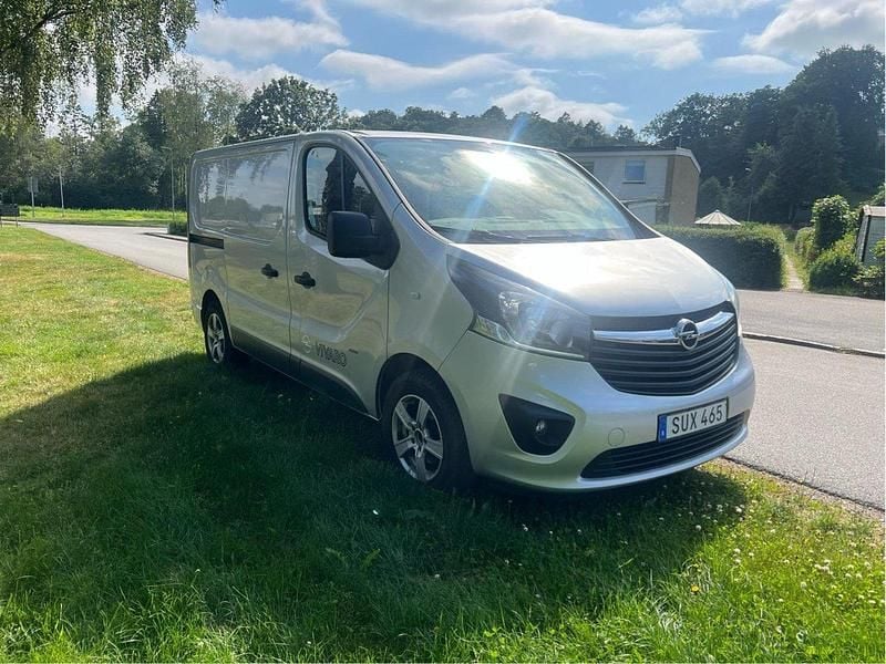 Grå Begagnad 2017 Opel Vivaro Van | 105 000 kr (Superpris) - Bild 1/4