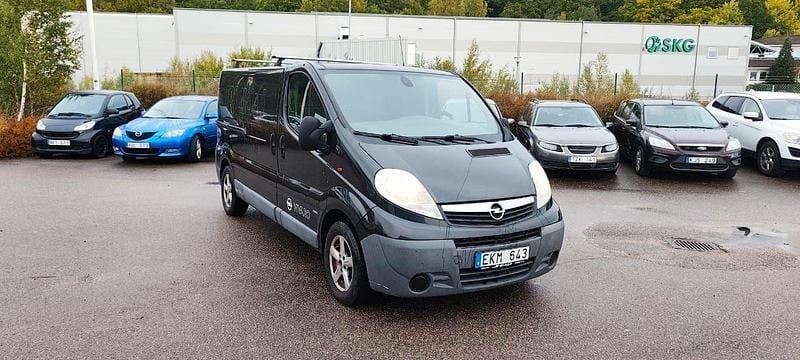 Svart Begagnad 2012 Opel Vivaro Van | 54 900 kr (Marknadspris) - Bild 1/4