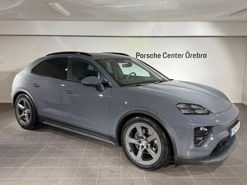 Grå (slate grey neo) Ny 2025 Porsche Macan SUV | 1 262 300 kr (Lite dyr) - Bild 1/4