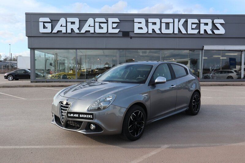 Grå Begagnad 2014 Alfa Romeo Giulietta Progression Halvkombi | 69 000 kr - Bild 1/4