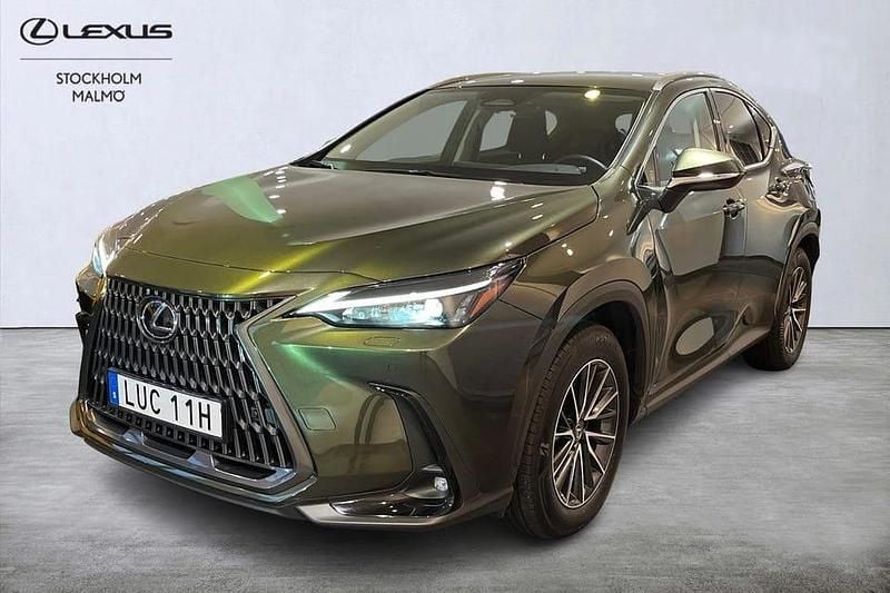 Begagnad Lexus NX450h+ Business Edition 313 HK (230 kW) 2025 Grön SUV