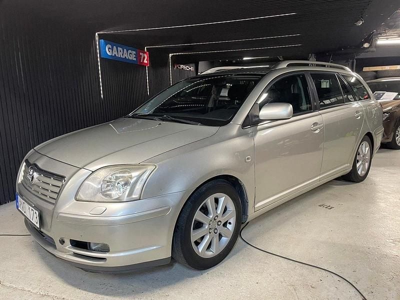 Silver Begagnad 2005 Toyota Avensis Kombi | 24 900 kr (Marknadspris) - Bild 1/4