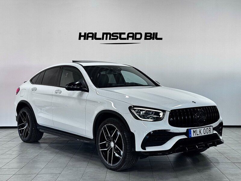 Vit Begagnad 2022 Mercedes GLC300e AMG Line Premium Plus Sportkupé | 489 500 kr (Bra pris) - Bild 1/4