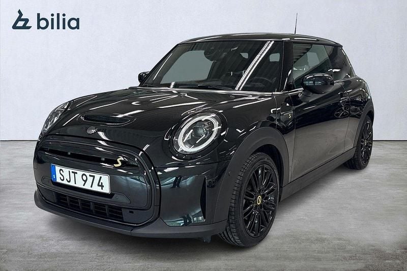 Svart Begagnad 2022 Mini Cooper Halvkombi | 224 900 kr (Marknadspris) - Bild 1/3