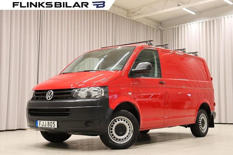 Röd Begagnad 2014 VW T5 Van | 109 800 kr (Marknadspris) - Bild 1/4