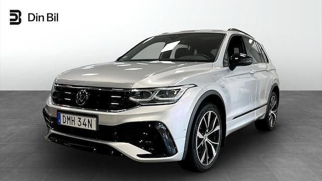 Silver (reflex silver metallic) Begagnad 2023 VW Tiguan Style SUV | 469 900 kr - Bild 1/4