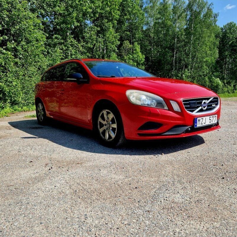 Röd Begagnad 2013 Volvo V60 R-Design Kombi | 90 000 kr (Superpris) - Bild 1/4