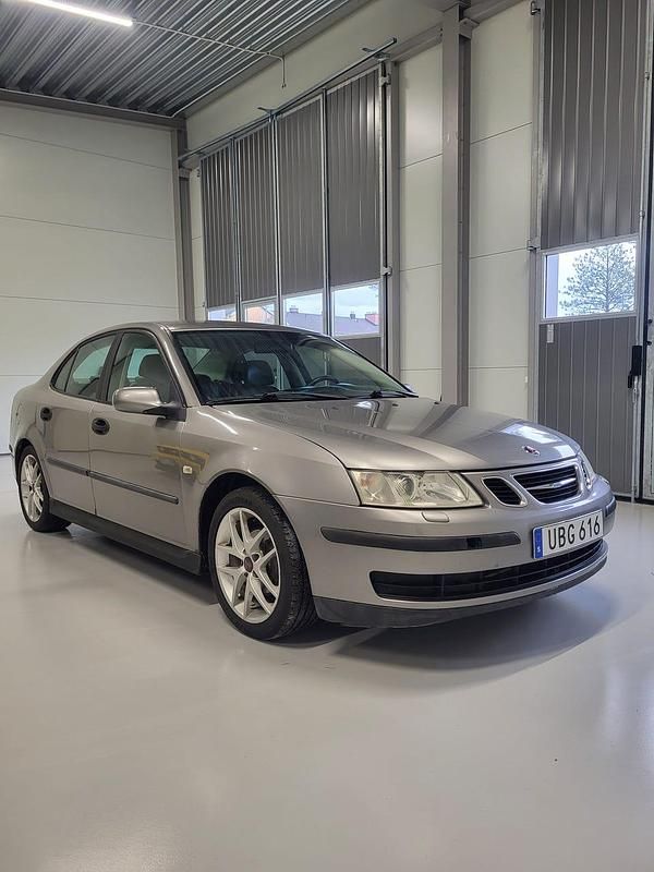 Begagnad 2003 Saab 9-3 Sedan | 26 000 kr (Marknadspris) - Bild 1/4