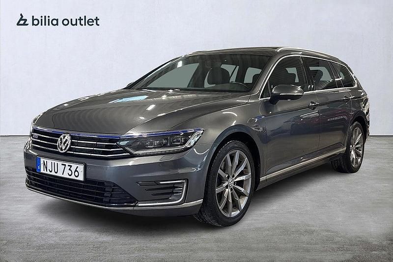 Mörkgrå Begagnad 2016 VW Passat GTE Kombi | 159 900 kr (Lite dyr) - Bild 1/3