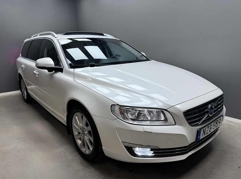Vit Begagnad 2015 Volvo V70 Summum Kombi | 109 900 kr (Dyr) - Bild 1/4