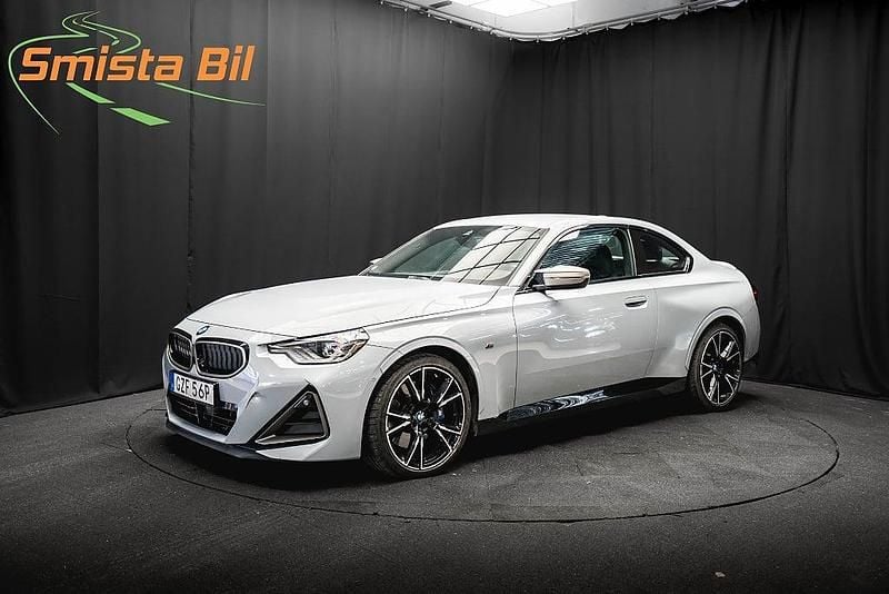 Grå Begagnad 2021 BMW M240 Shadowline Sportkupé | 528 800 kr (Bra pris) - Bild 1/3