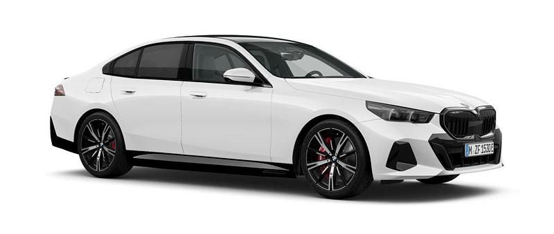 Vit Ny 2025 BMW 530e Comfort Edition Sedan | 805 100 kr (Lite dyr) - Bild 1/4