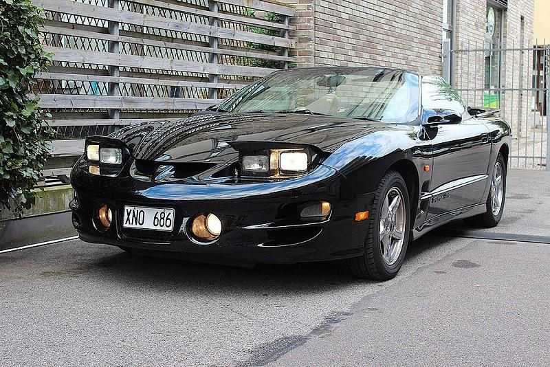 Svart Begagnad 1998 Pontiac Firebird Cab | 145 000 kr - Bild 1/4