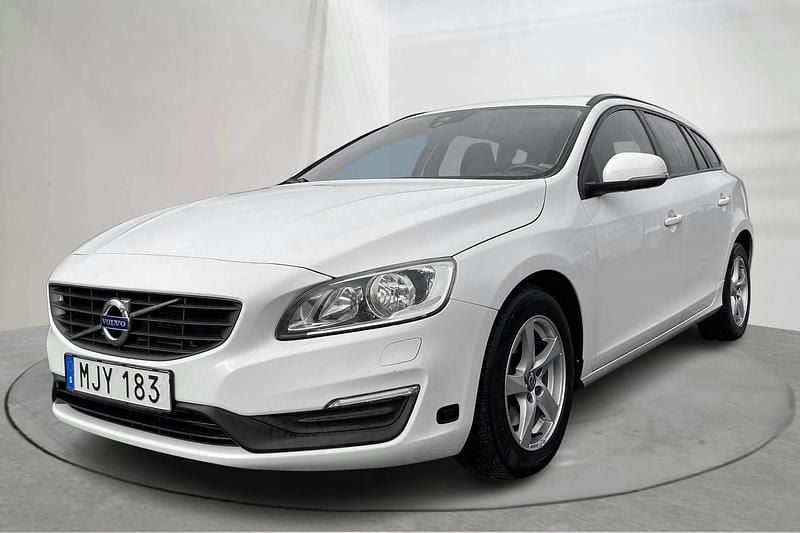 Vit Begagnad 2017 Volvo V60 Kombi | 179 000 kr (Bra pris) - Bild 1/4