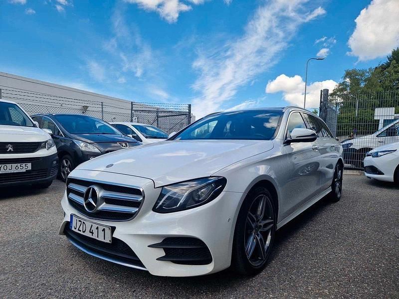 Vit Begagnad 2018 Mercedes E200 AMG Kombi | 259 900 kr (Marknadspris) - Bild 1/4