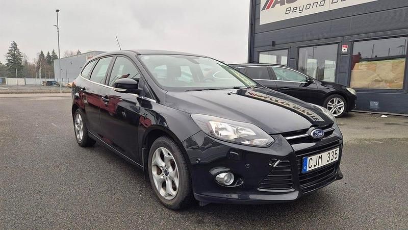Svart Begagnad 2013 Ford Focus Titanium Kombi | 59 900 kr (Marknadspris) - Bild 1/4