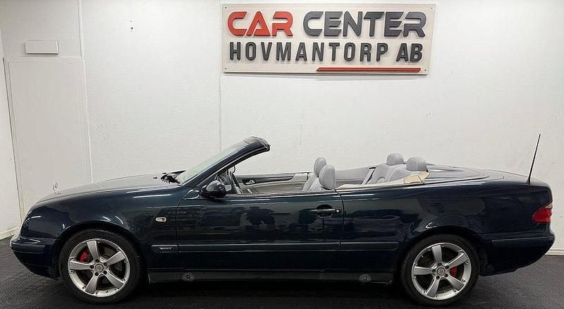 Begagnad Mercedes CLK230 193 HK (141 kW) 1999 Mörkblå Cab
