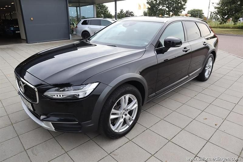 Svart Begagnad 2018 Volvo V90 CC Kombi | 229 900 kr (Superpris) - Bild 1/4