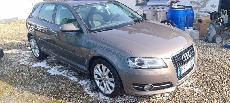 Grå Begagnad 2012 Audi A3 Sportback Comfort Halvkombi | 49 000 kr (Bra pris) - Bild 1/2