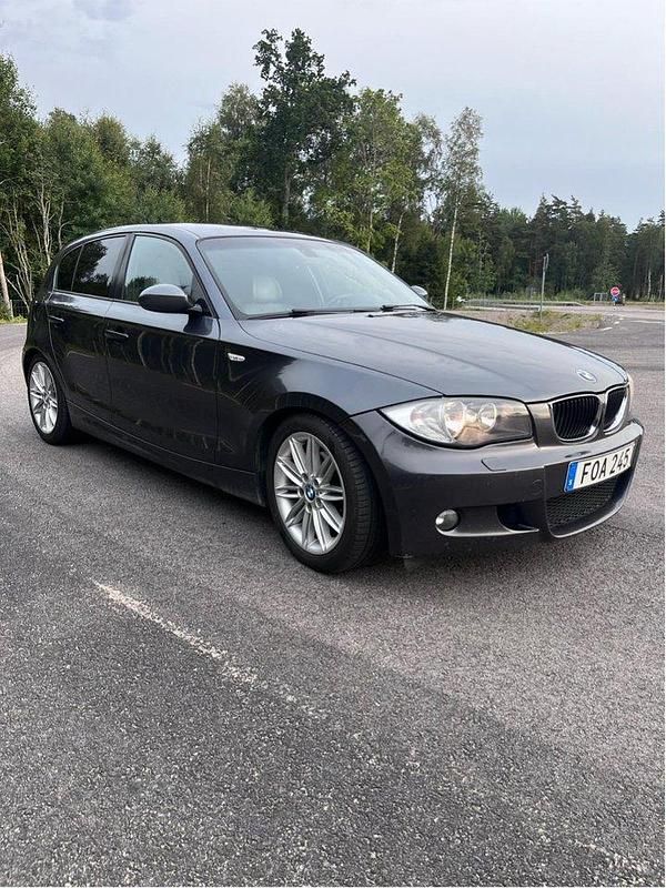Grå Begagnad 2007 BMW 120 Advantage Halvkombi | 42 000 kr (Bra pris) - Bild 1/4