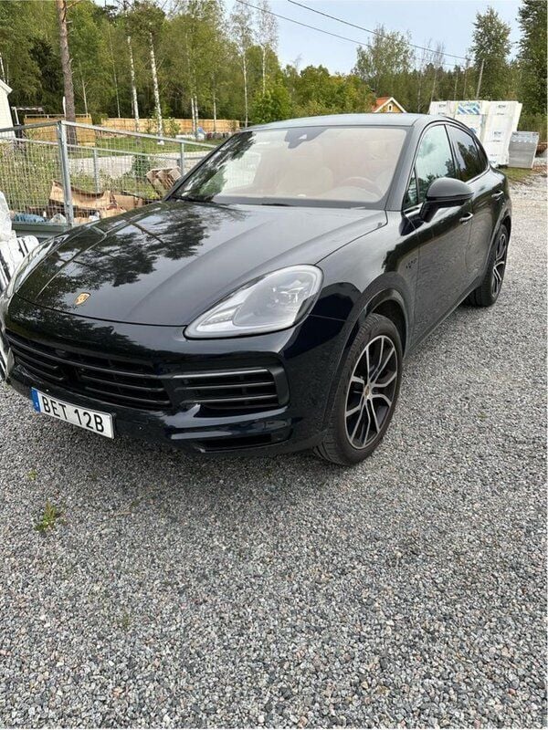 Blå Begagnad 2023 Porsche Cayenne SUV | 850 000 kr (Superpris) - Bild 1/4