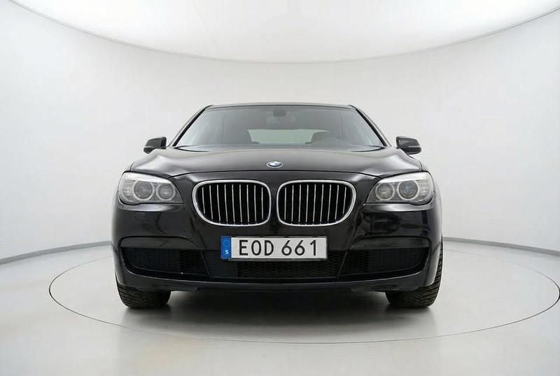 Begagnad BMW 730 M Sport 258 HK (189 kW) 2014 Svart  sophisto grå metallic Sedan
