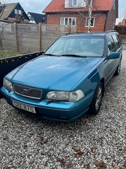 Begagnad 1998 Volvo V70 Kombi | 28 900 kr (Marknadspris) - Bild 1/4
