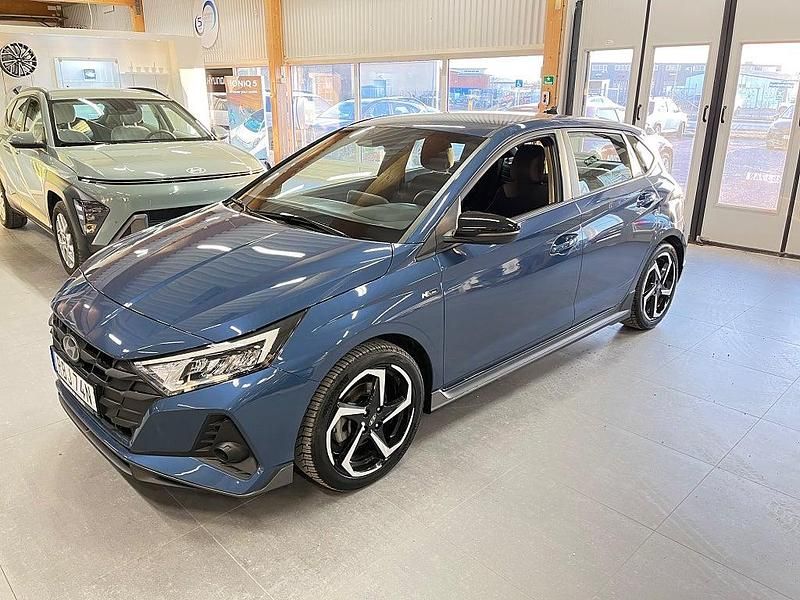 Begagnad Hyundai i20 N Line 101 HK (74 kW) 2024 Blå metallic Halvkombi