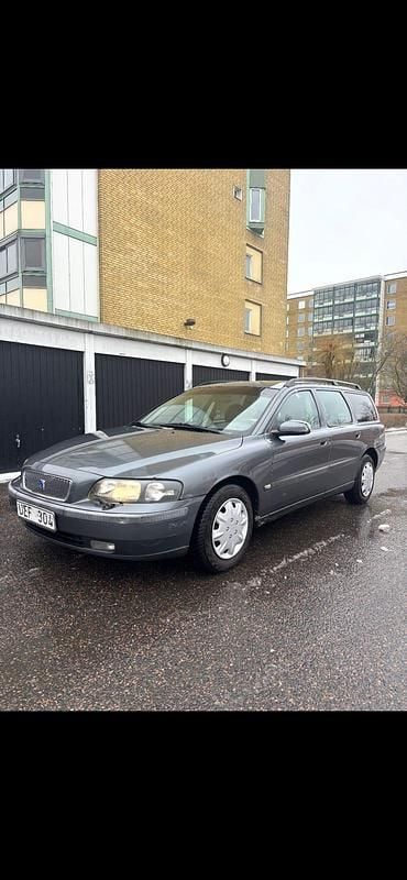 Begagnad 2004 Volvo V70 Kombi | 16 000 kr (Superpris) - Bild 1/4
