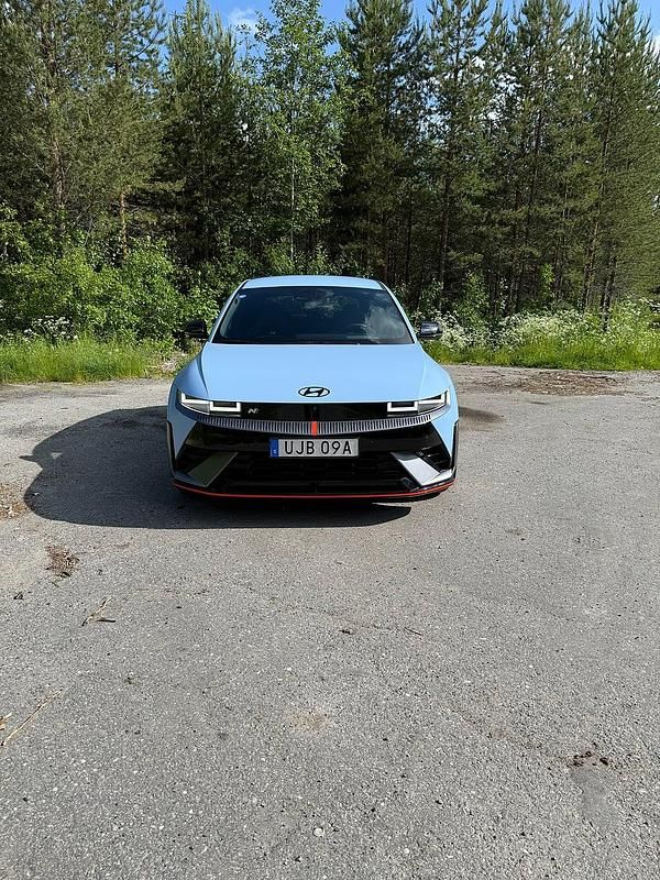 Begagnad Hyundai Ioniq 5 478 kW (650 HK) 2024 Blå SUV