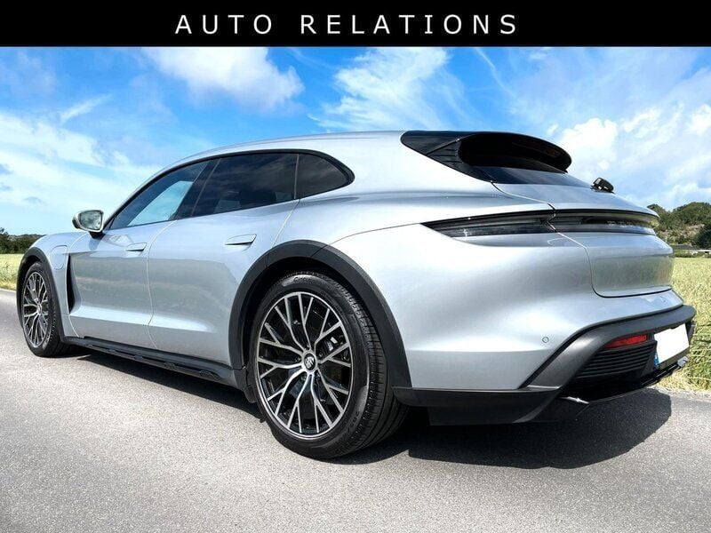 Begagnad Porsche Taycan Cross Turismo 350 kW (476 HK) 2021 Silver dolomite silver metallic Sedan