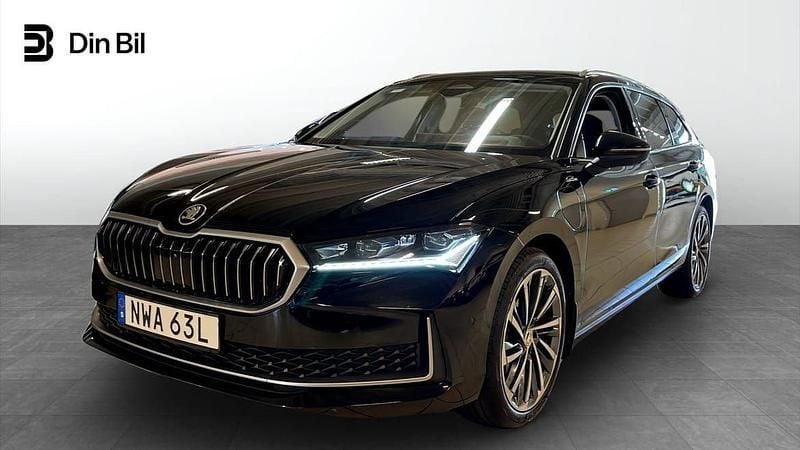 Svart Begagnad 2024 Skoda Superb Kombi | 524 000 kr - Bild 1/4