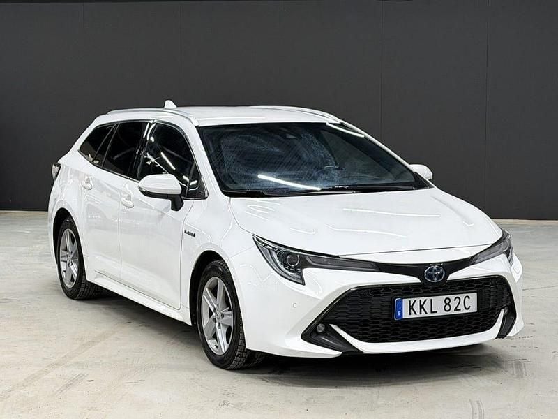 Begagnad Toyota Corolla Style 184 HK (135 kW) 2021 Vit Kombi