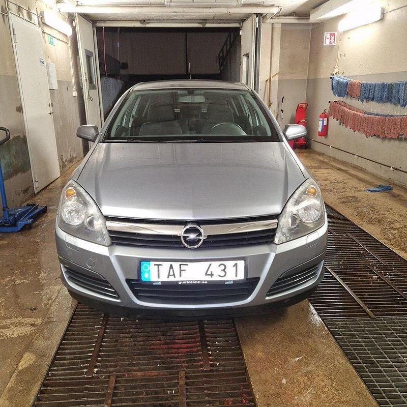 Grå Begagnad 2007 Opel Astra Halvkombi | 16 000 kr (Bra pris) - Bild 1/4