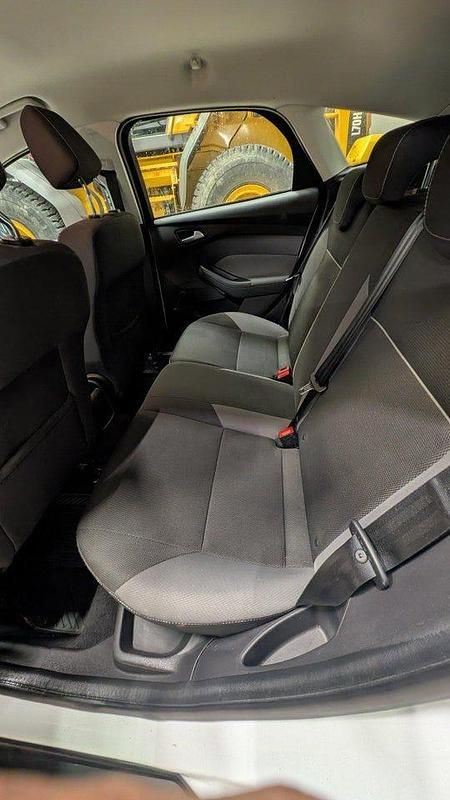 Begagnad Ford Focus 95 HK (69 kW) 2013 Vit Halvkombi