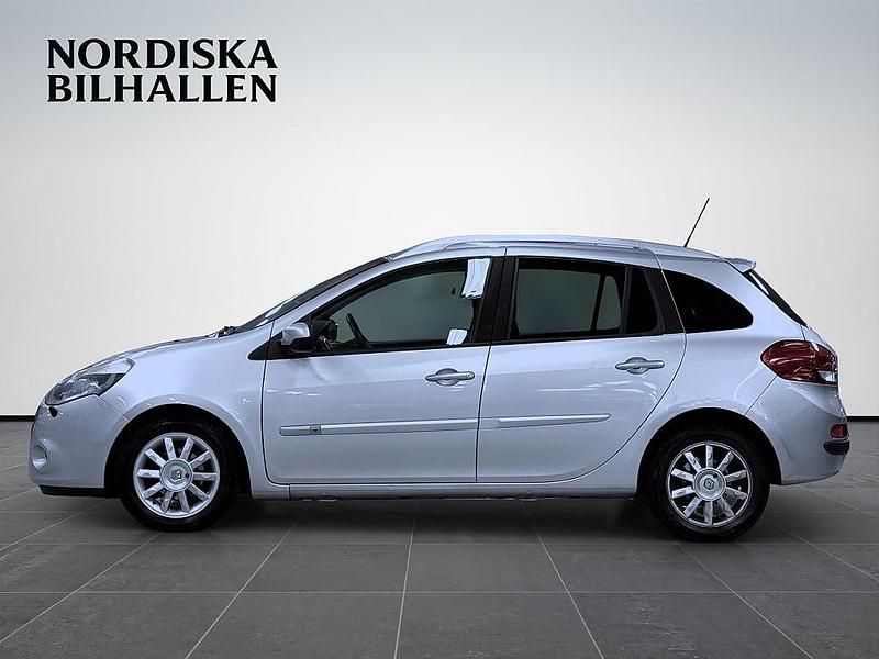 Begagnad Renault Clio GrandTour 103 HK (75 kW) 2011 Silver Kombi