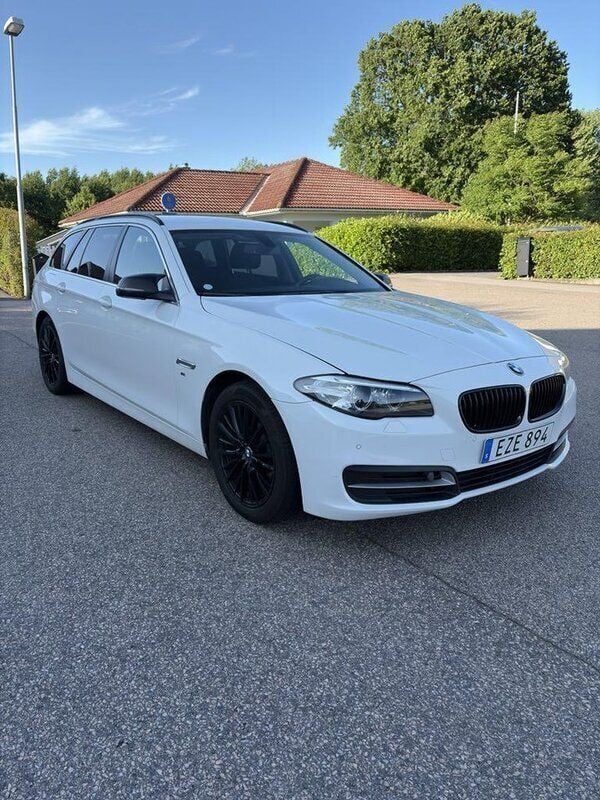 Vit Begagnad 2015 BMW 520 Kombi | 155 000 kr (Marknadspris) - Bild 1/4